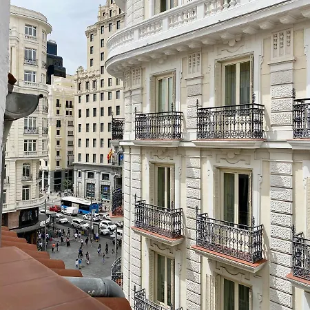 Charming Gran Via Attic Apartment Madrid Exterior photo