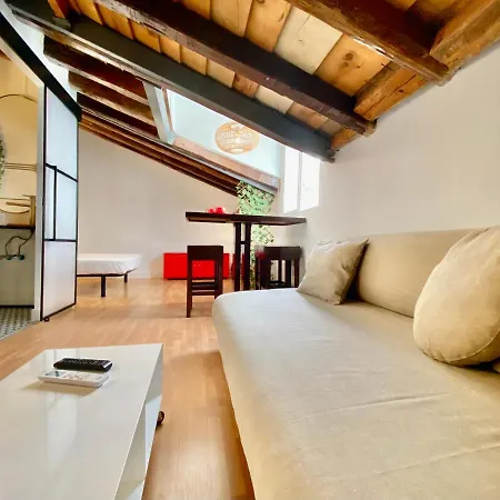 Charming Gran Via Attic Apartment Madrid Exterior photo