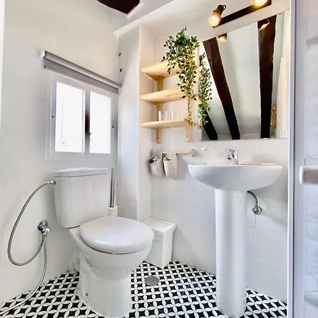 Charming Gran Via Attic Apartment Madrid Exterior photo